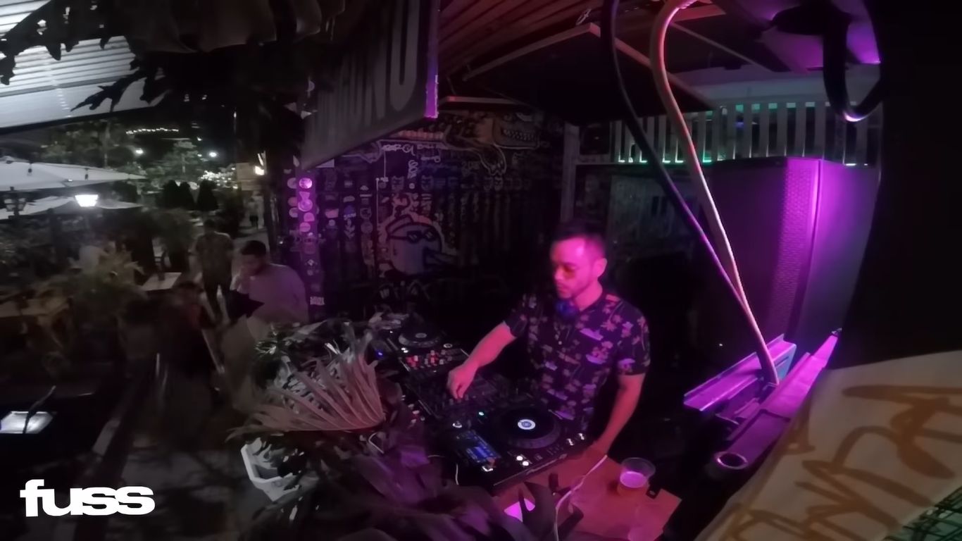 13 Music DJ Set Sun Sky